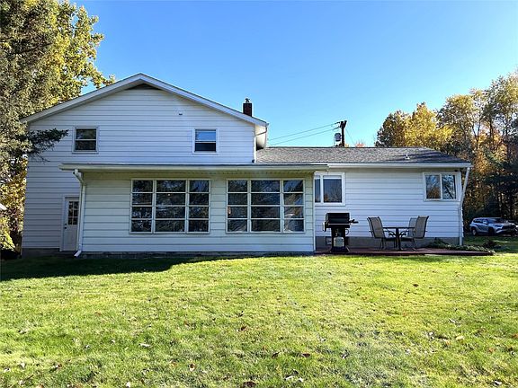 3rd image of 600 Redwood Ln