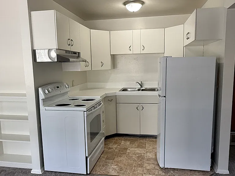527 E Main St #7 — Photo 7