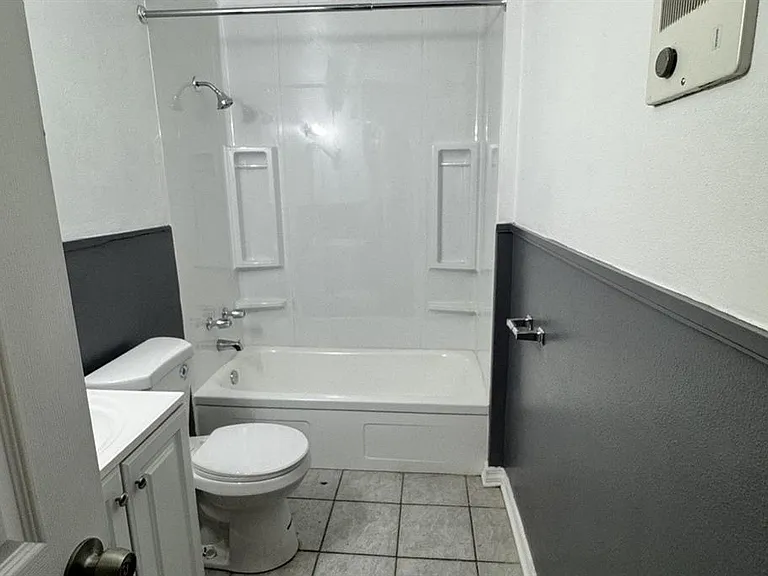 3423 Delaware Ave — Photo 9