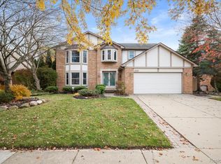 19118 Killeen Dr, Clinton Township, MI 48038