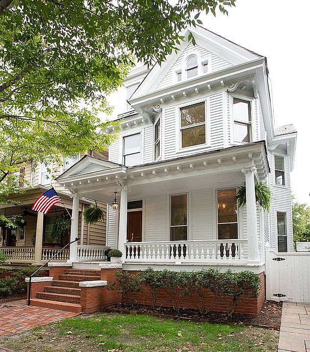 1st image of 531 Hampton Pl