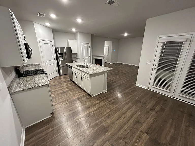 1064 Pepper Stone Dr — Photo 3
