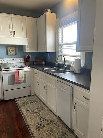 225 W Dudley St — Photo 17