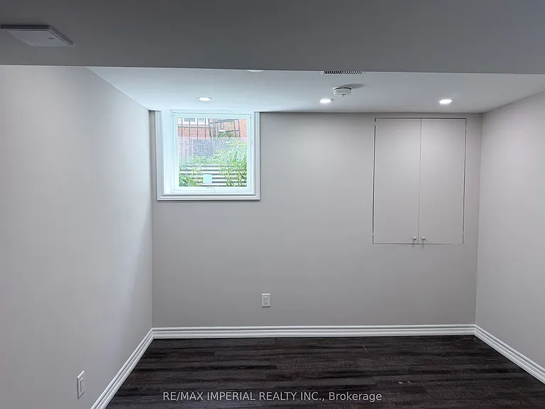 17 Deerwood Cres — Photo 14