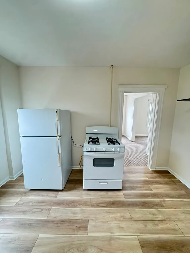 3 bed, $1,195 — Photo 2