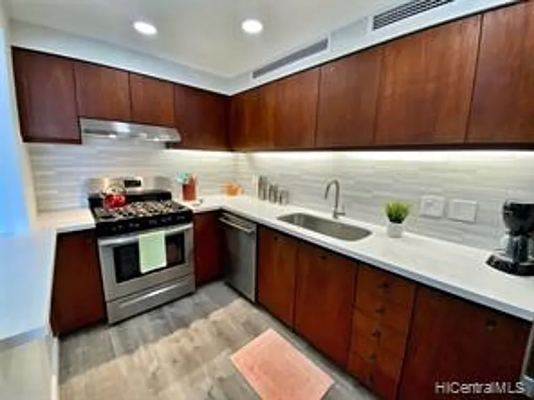 1650 Ala Moana Blvd — Photo 5