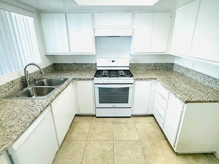 428 — Photo 2