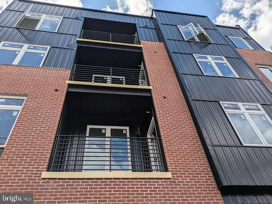 2 bed, 1.0 bath, 950 sqft, $1,695 — Photo 1
