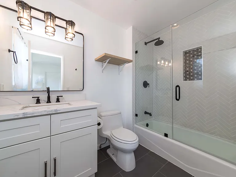 1824 Webster Ave — Photo 31