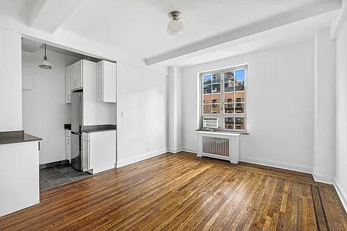 208 W 23rd St #605 Photo 1