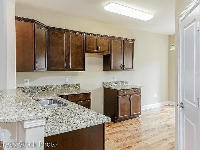 111 Cypress Cir — Photo 18