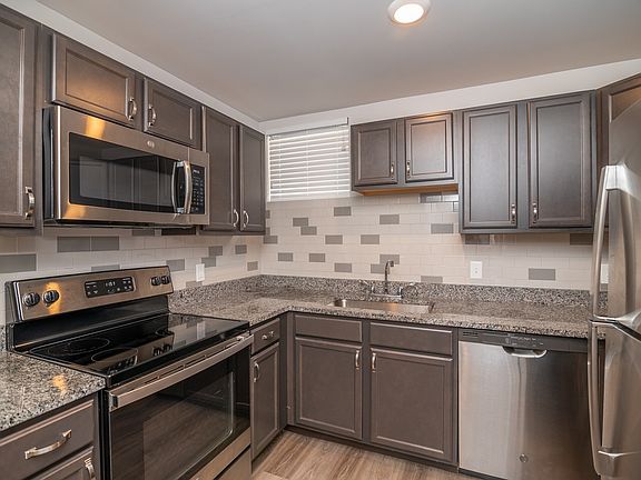 5th image of 230 W Dunklin St #B01