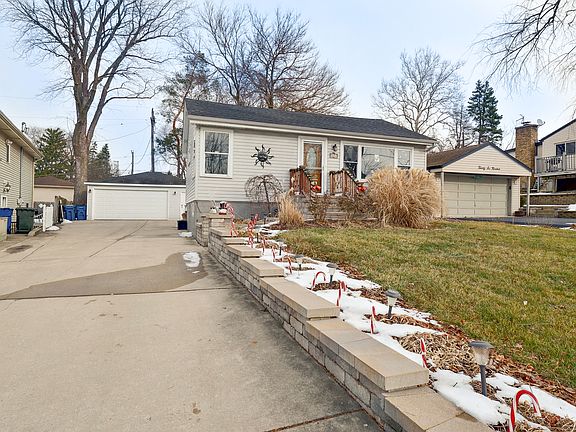 2nd image of 2604 W Burlington Ave