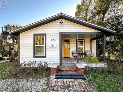 90 8th St, Apalachicola, FL, 32320