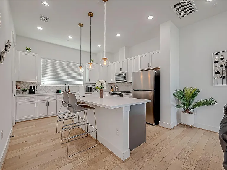 2726 Anita St — Photo 12