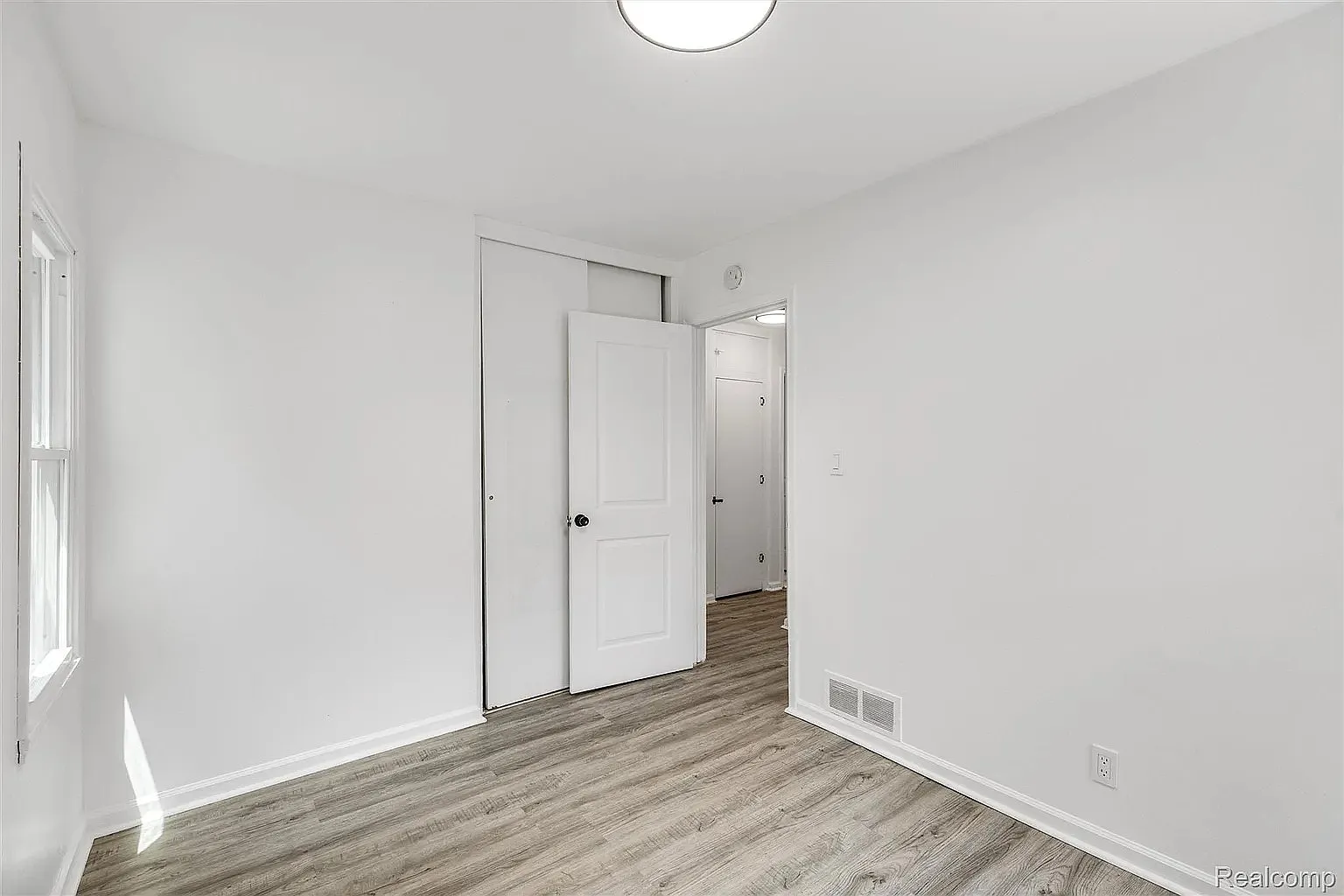 3 bed, 822 sqft, $1,750 — Photo 4