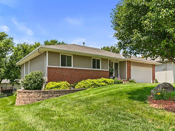 2nd image of 1905 Woodfield Dr