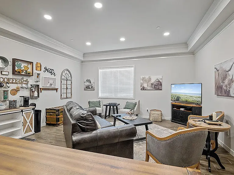 Taylor Place & Elliott Lofts — Photo 6