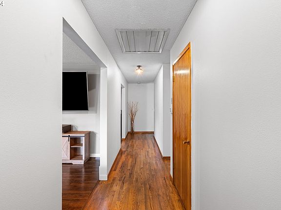 5th image of 11307 NE 12th Ave