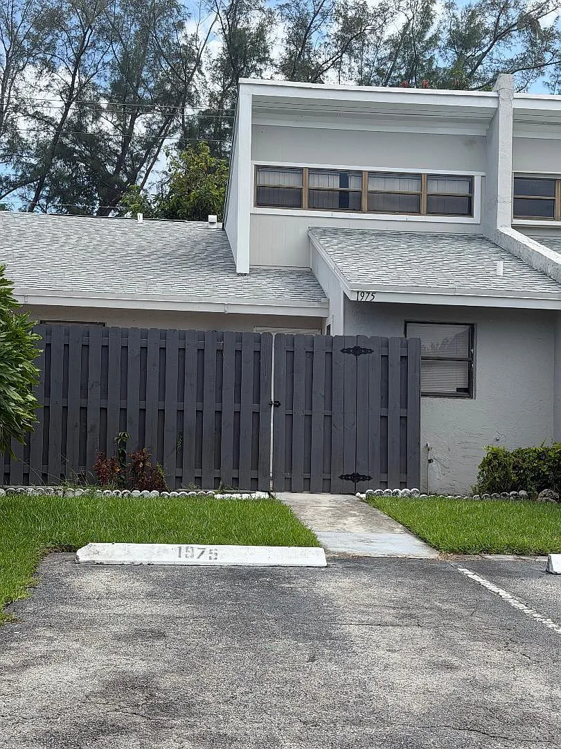 2 bed, 2.0 bath, 1005 sqft, $2,100 — Photo 1