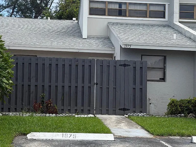 1975 Monks Ct — Photo 1