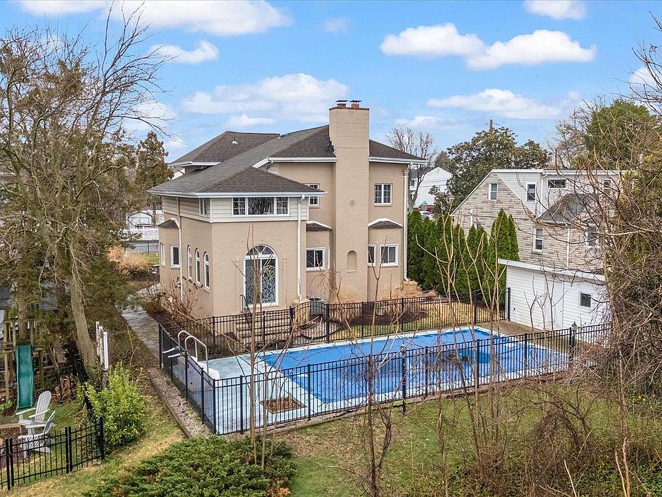 1st image of 20 Granada Rd