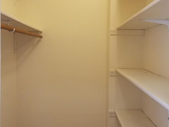 5th image of 4932 N Winthrop Ave APT 3