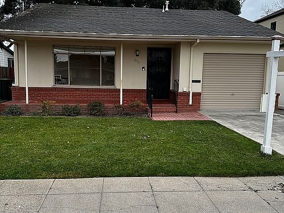3rd image of 1010 Monterey St