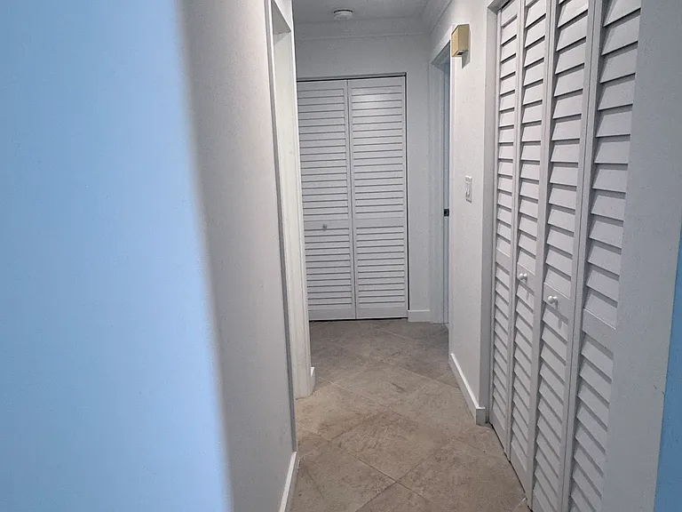 160 Georgetown Blvd — Photo 4