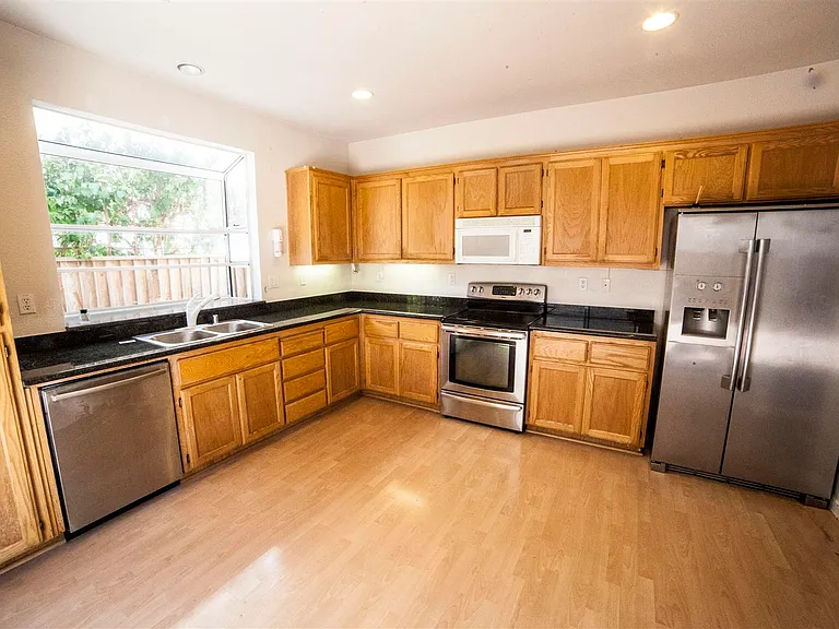 15491 Tern Ct — Photo 2