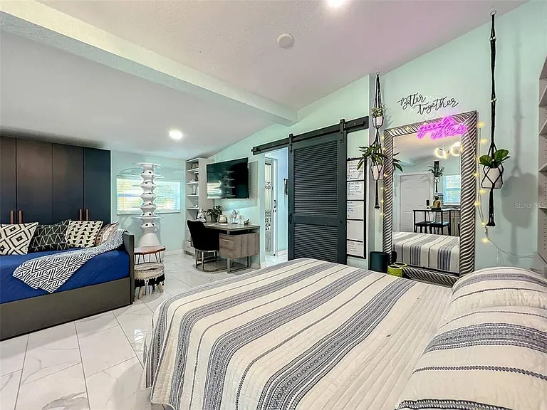 1245 Catalpa Dr #4 — Photo 5