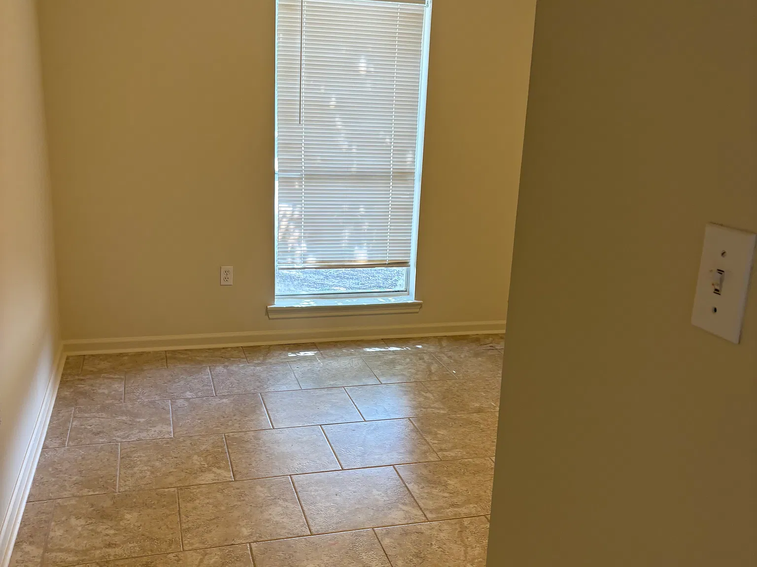 3 bed, 1550 sqft, $1,900 — Photo 4