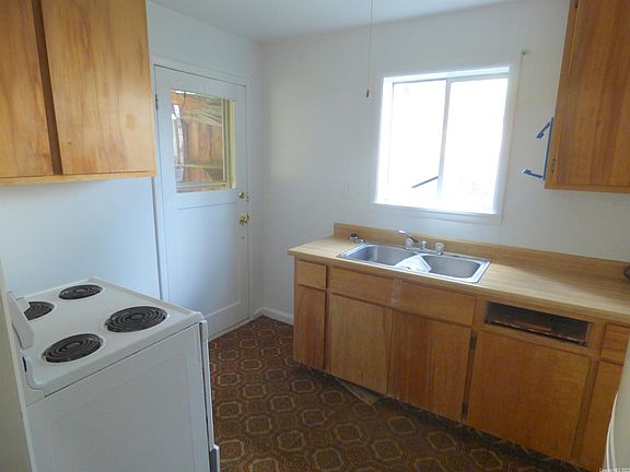 4th image of 640 Juniper St