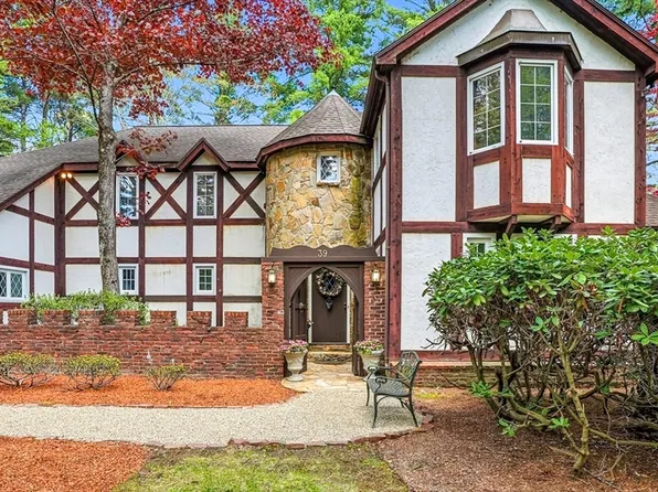 39 School St, Hopkinton, MA 01748
