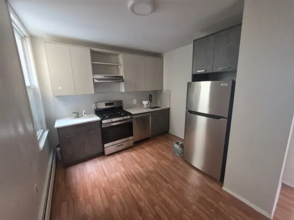 114 W 7th St #1E, Bayonne, NJ 07002
