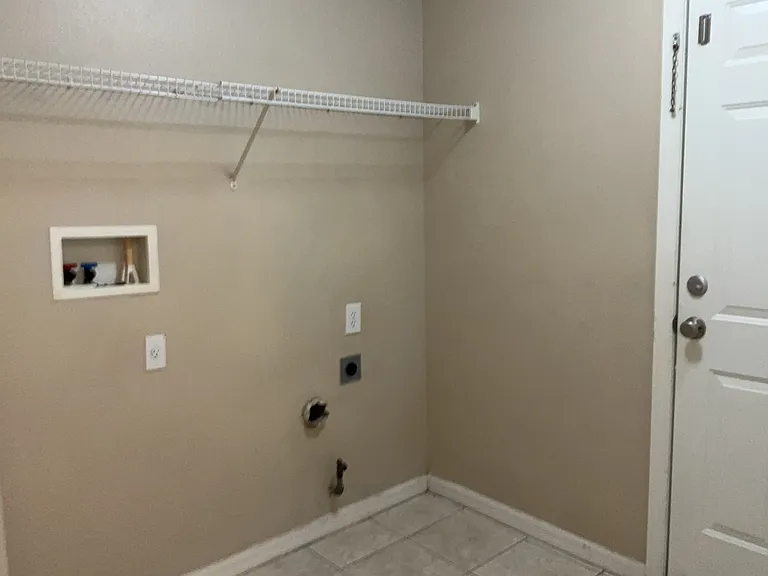 7415 Oxford Garden Cir — Photo 23