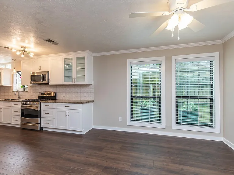 1611 Oakdale St — Photo 10