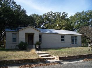 304 N Howe St, Lampasas, TX 76550