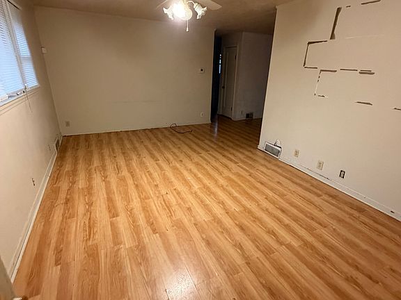 5th image of 4424 Columbus Ave