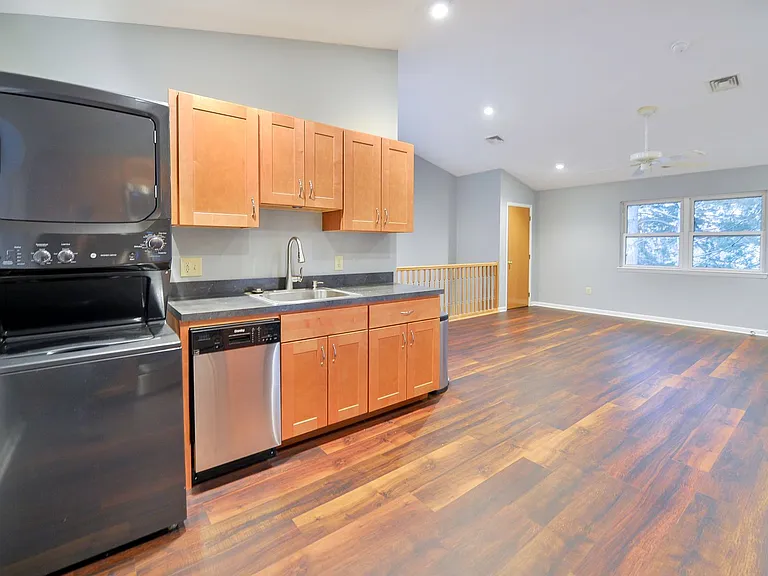 107 E Kings Hwy — Photo 13