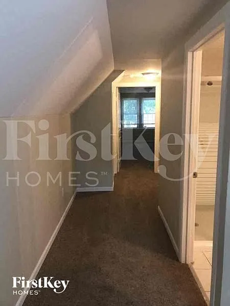 3 bed, 1.0 bath, 1320 sqft, $3,095 — Photo 2
