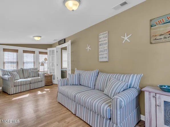 124 Mathis Dr, Brick, NJ 08723