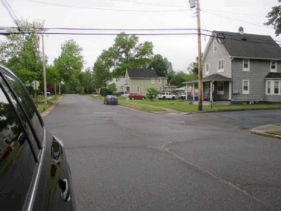 Exterior Neighborhood (street photo)