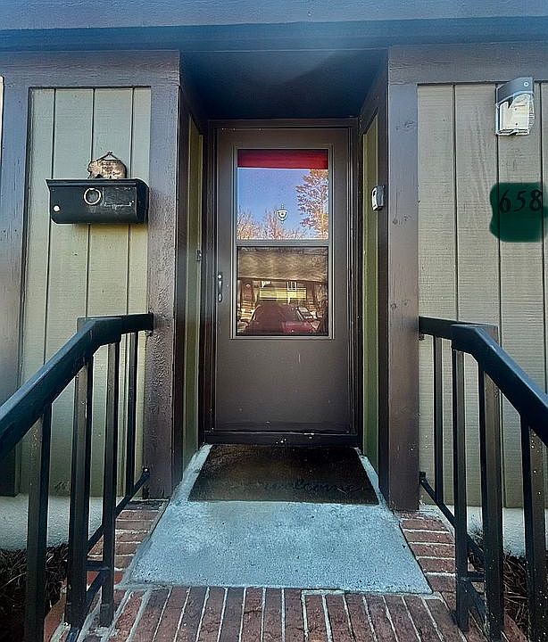 1st image of 658 Willow Creek Dr