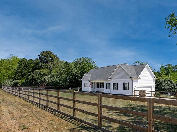 4th image of 410 Raeford Rd