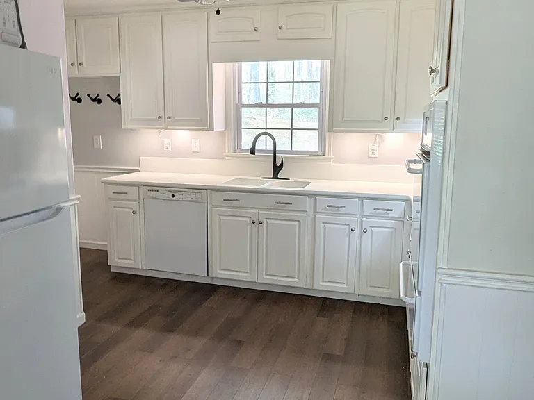 34 E Kenora Dr SW — Photo 9