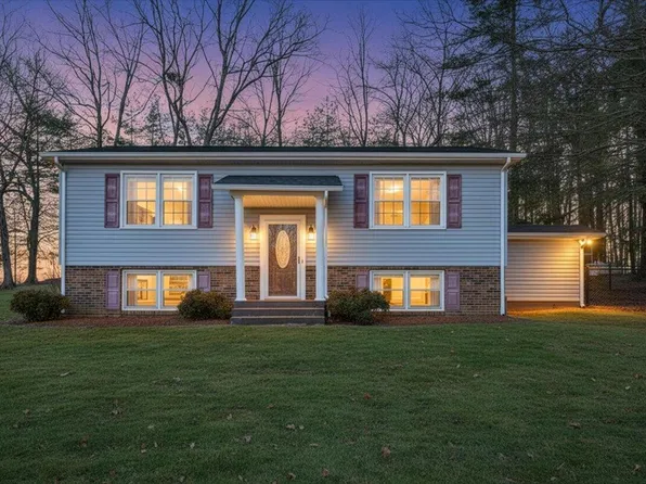 105 Forest Hill Ln, Rocky Mount, VA 24151