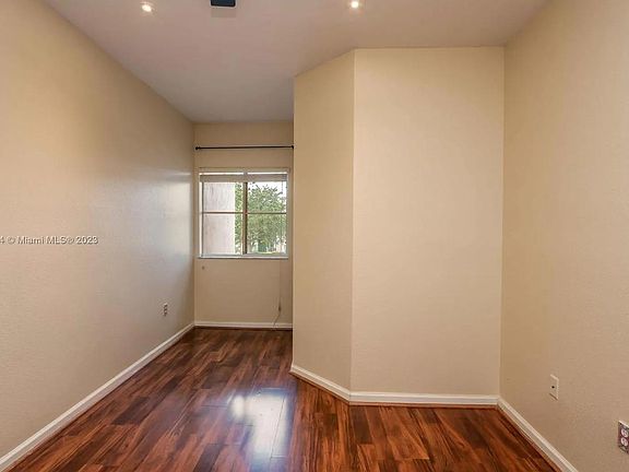 5th image of 4413 Woodland Cir