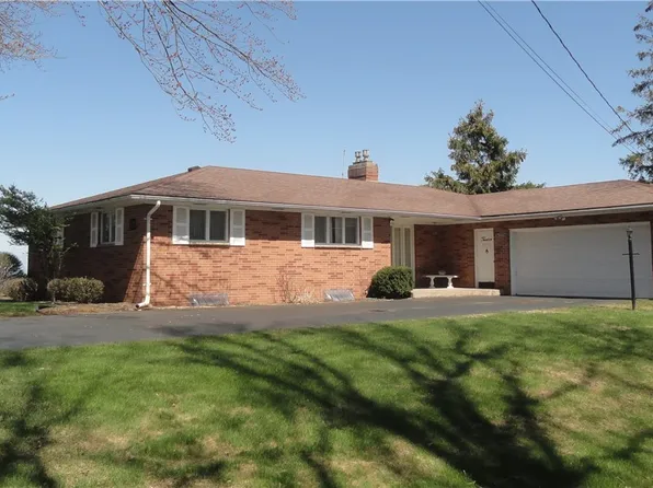 12 Lighthouse Rd, Hilton, NY 14468