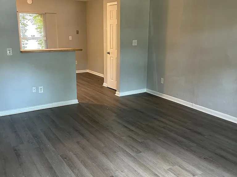 2212 SE 36th Ter — Photo 3